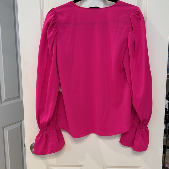 NWT Aqua pink Vneck blouse. Elastic ruffle cuffs Small - Picture 5 of 6